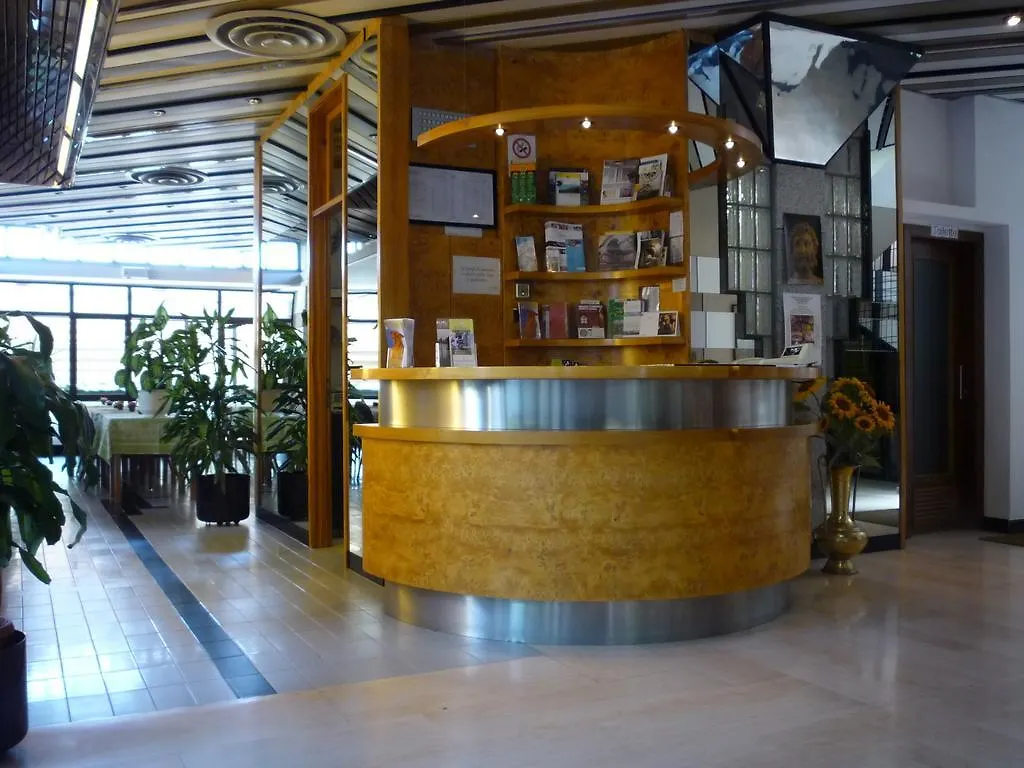 קיאנצ'נו טרמה Hotel Montecarlo 3*, קיאנצ'נו טרמה