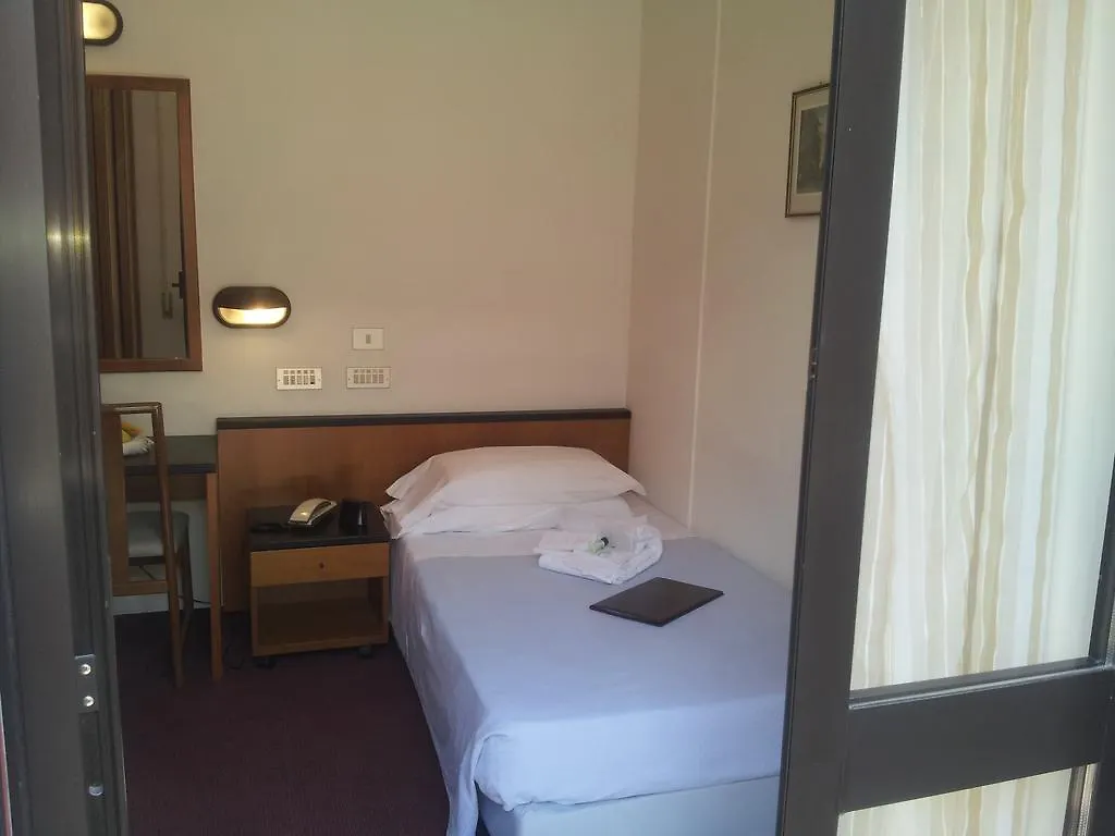 קיאנצ'נו טרמה Hotel Montecarlo איטליה
