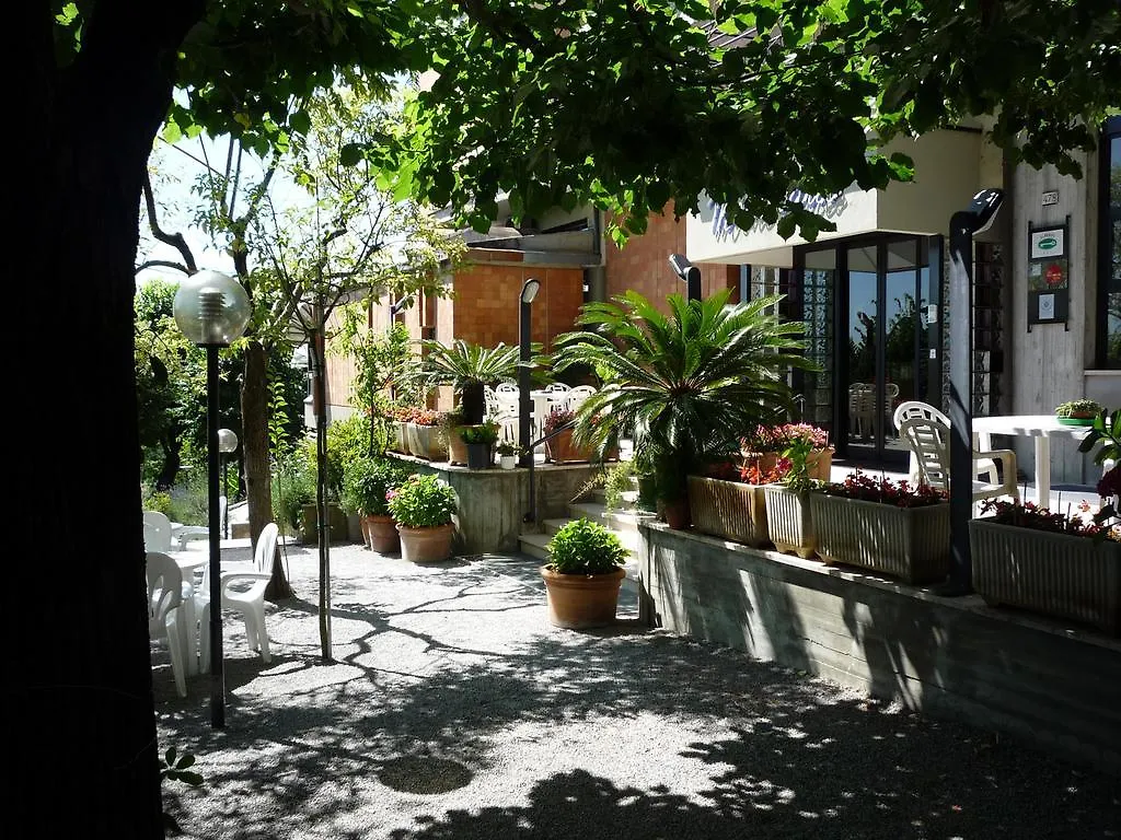 קיאנצ'נו טרמה Hotel Montecarlo