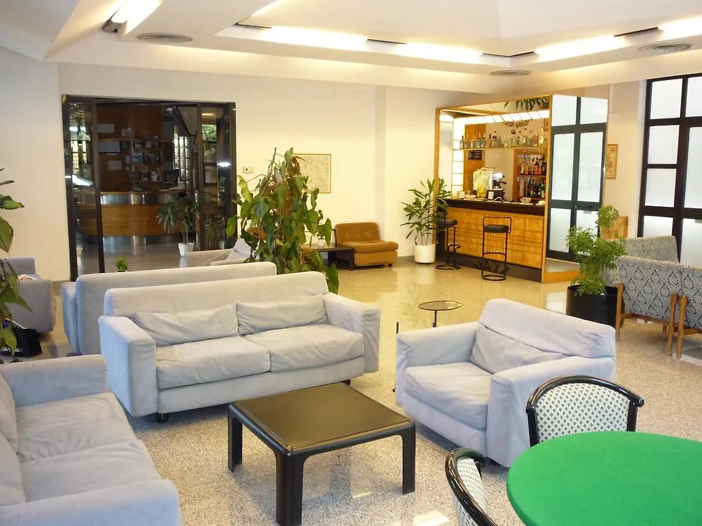 ***  קיאנצ'נו טרמה Hotel Montecarlo איטליה