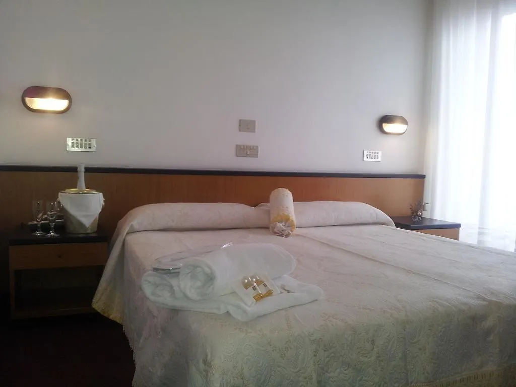 קיאנצ'נו טרמה Hotel Montecarlo איטליה